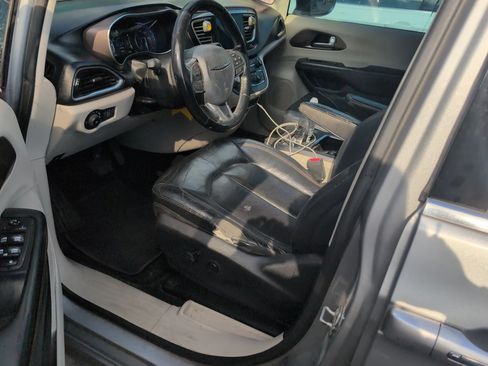 Used 2017 Chrysler Pacifica Touring-L Plus image 5