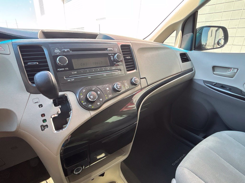 Used 2014 Toyota Sienna L FWD image 12