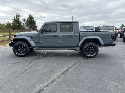 New 2025 Jeep Gladiator High Tide image 8
