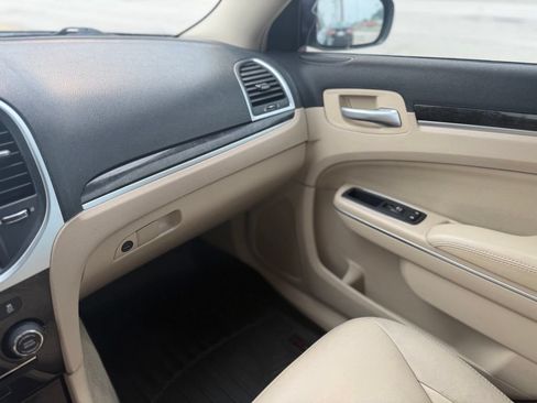 Used 2013 Chrysler 300 w/ Driver Convenience Group RWD image 24