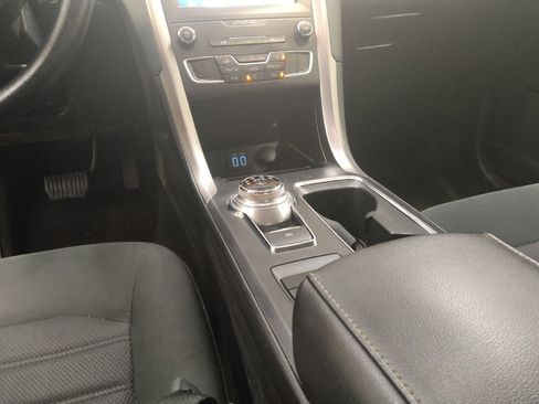 Used 2020 Ford Fusion SE FWD image 26