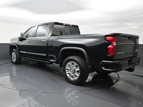 Used 2024 Chevrolet Silverado 2500 High Country w/ High Country Premium Package AWD/4WD image 3