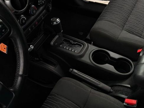 Used 2011 Jeep Wrangler Rubicon w/ PWR Convenience Group AWD/4WD image 23