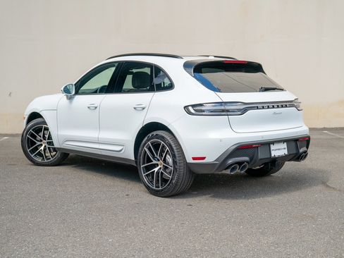 Certified 2025 Porsche Macan image 3