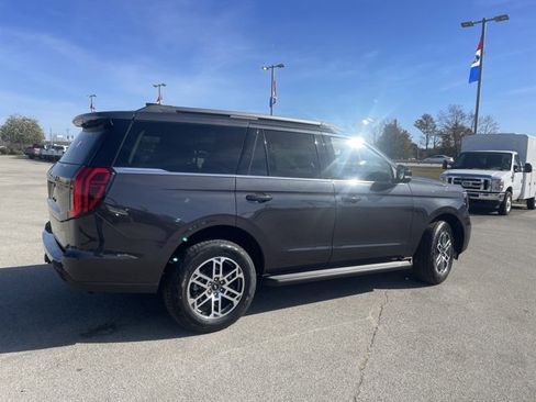 New 2025 Ford Expedition Active image 14