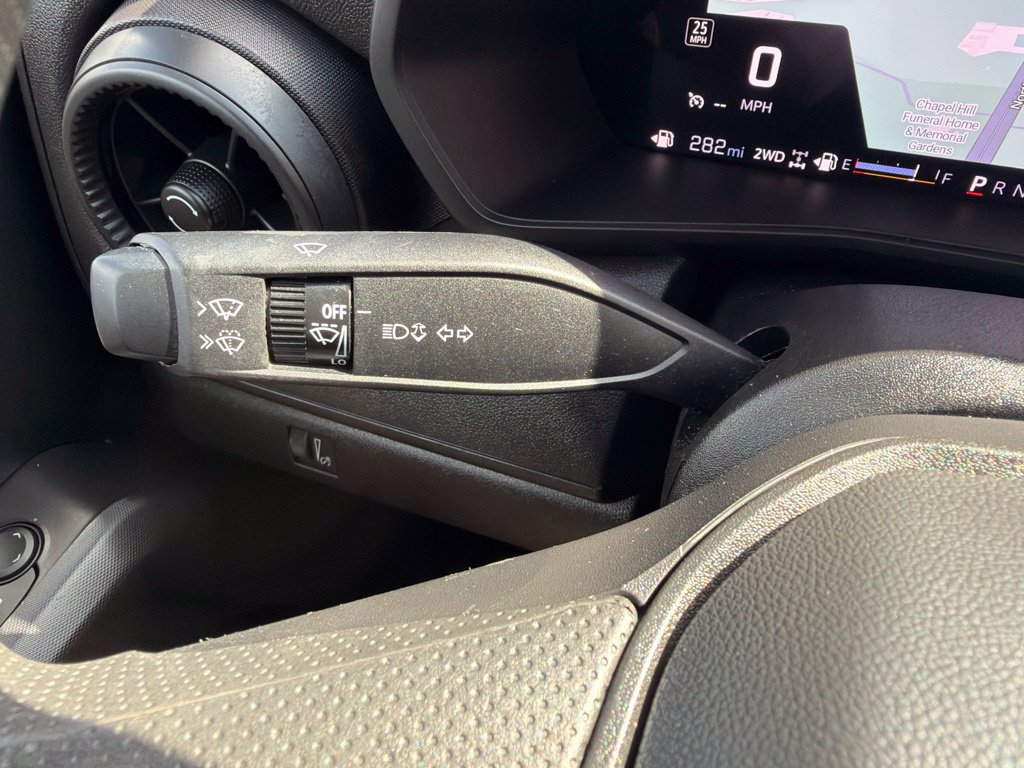 Used 2025 Chevrolet Colorado Trail Boss AWD/4WD image 28
