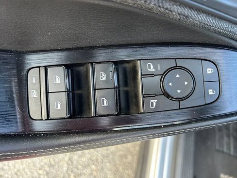Used 2022 Nissan Rogue SV FWD image 18