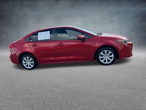 Used 2021 Toyota Corolla LE image 3
