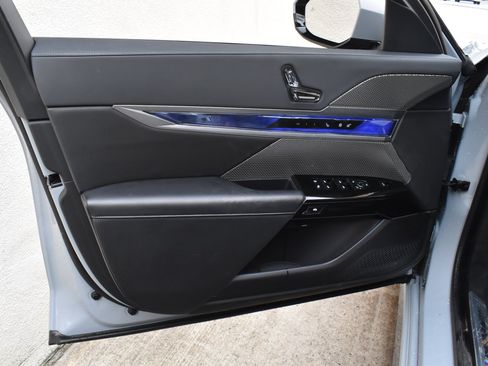Used 2023 BMW i7 xDrive60 AWD/4WD image 23