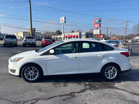 Used 2015 Ford Focus SE w/ Reverse Sensing Package image 3