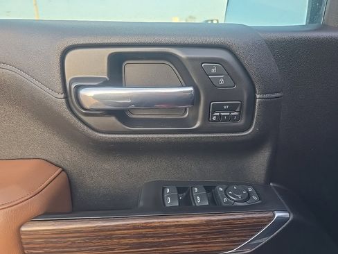 Used 2021 Chevrolet Silverado 1500 High Country image 25