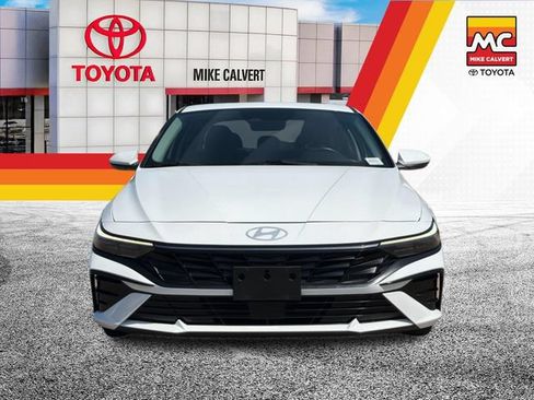 Used 2025 Hyundai Elantra SEL FWD image 8