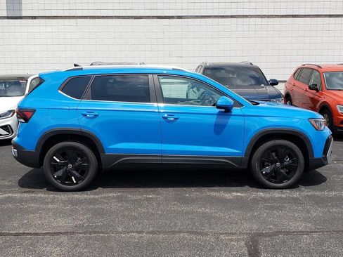 New 2026 Volkswagen Taos SE FWD image 2