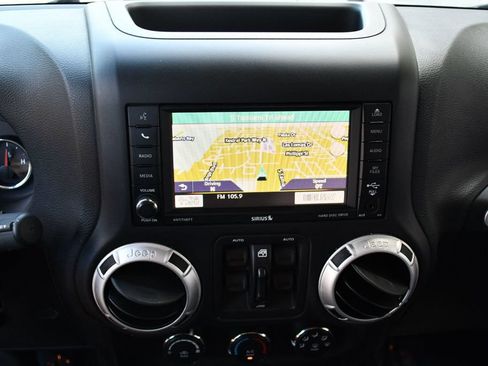 Used 2016 Jeep Wrangler Unlimited Rubicon w/ Connectivity Group AWD/4WD image 53