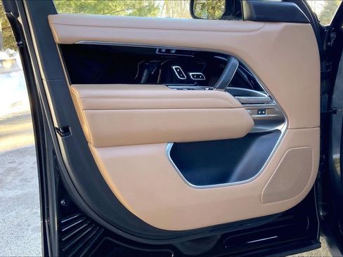 Used 2023 Land Rover Range Rover Autobiography image 21