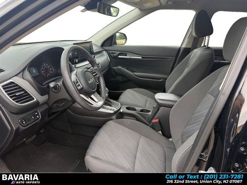 Used 2023 Kia Seltos LX AWD/4WD image 9