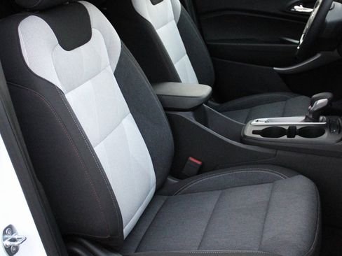 Used 2024 Chevrolet Trax RS w/ Driver Confidence Package image 22