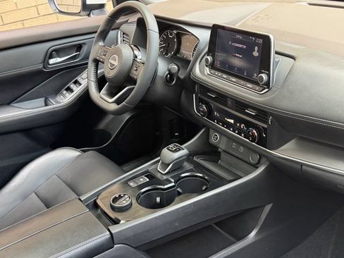 Used 2023 Nissan Rogue SV w/ SV Premium Package AWD/4WD image 9
