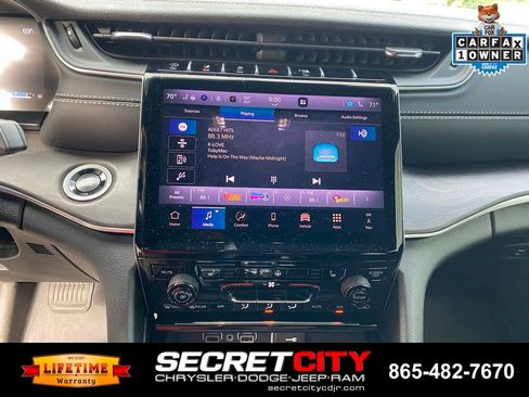 Used 2025 Jeep Grand Cherokee Limited w/ Black Appearance Package AWD/4WD image 15