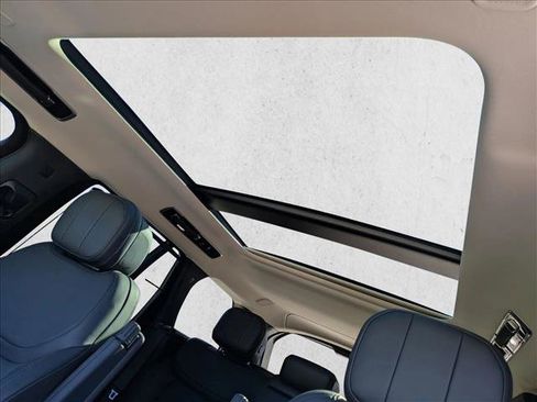 Used 2022 Land Rover Range Rover SE image 13