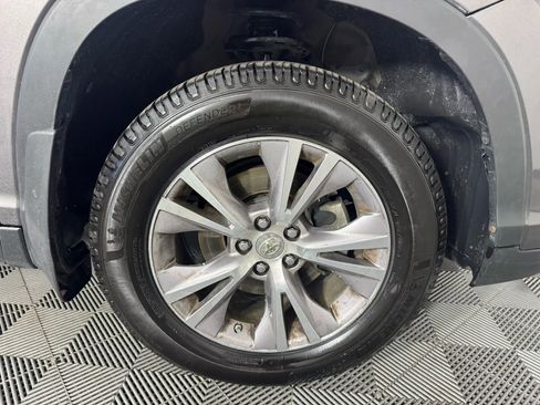 Used 2019 Toyota Highlander AWD V6 image 44