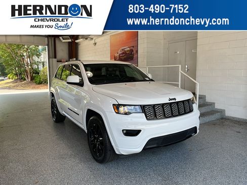 Used 2022 Jeep Grand Cherokee Laredo X RWD image 1