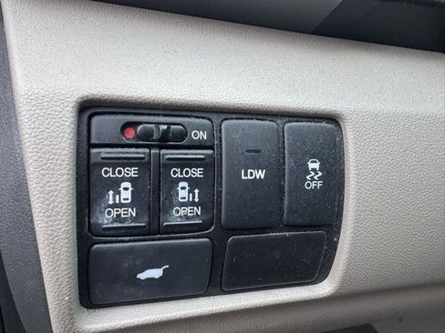 Used 2016 Honda Odyssey EX-L image 17