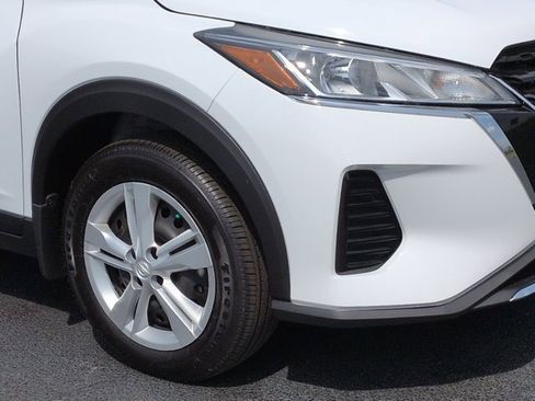 Certified 2025 Nissan Kicks Play S FWD image 9
