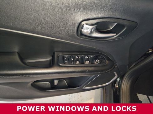 Used 2021 Jeep Compass Latitude image 18