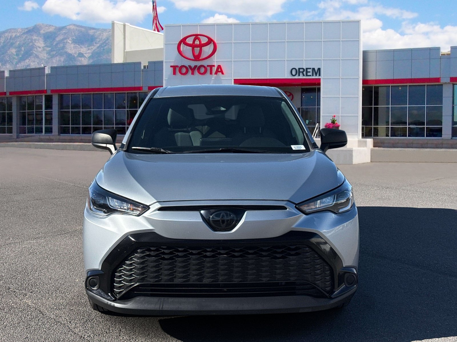 Used 2025 Toyota Corolla Cross AWD Hybrid image 2