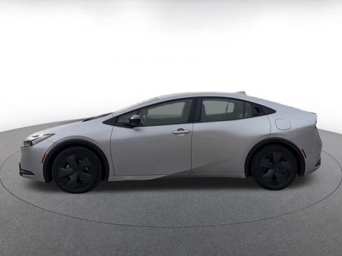 Used 2025 Toyota Prius LE image 9