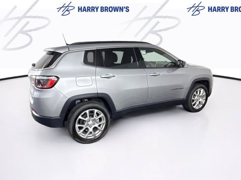 Used 2023 Jeep Compass Latitude AWD/4WD image 30