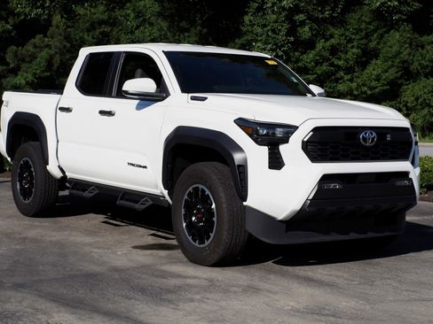 Used 2024 Toyota Tacoma TRD Off-Road AWD/4WD image 26