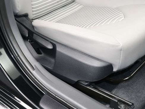 Used 2024 Toyota Camry SE image 41