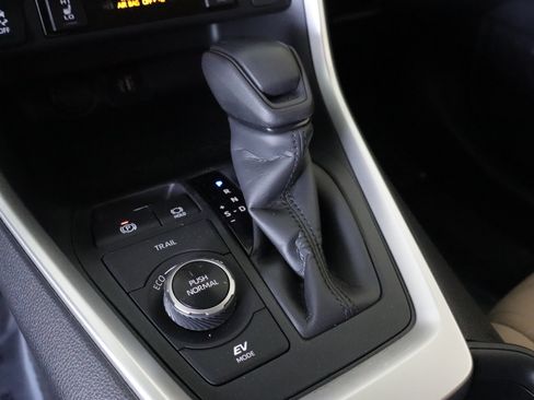 Used 2025 Toyota RAV4 XLE w/ Convenience Package AWD/4WD image 18