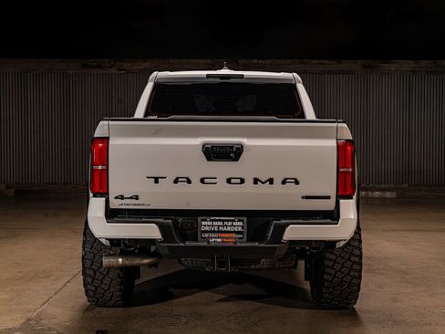 Used 2026 Toyota Tacoma TRD Off-Road AWD/4WD image 9