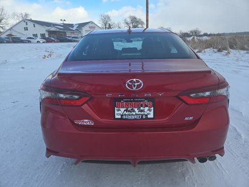 Used 2024 Toyota Camry SE image 3