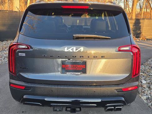 Used 2022 Kia Telluride SX w/ SX Prestige Package image 4