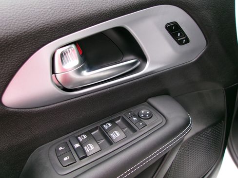 New 2026 Chrysler Pacifica Limited w/ S Appearance Package image 12