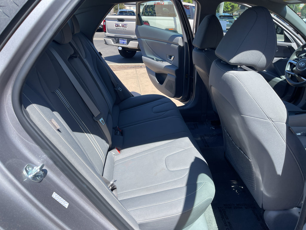 Used 2025 Hyundai Elantra SEL FWD image 12