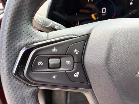 Used 2025 Chevrolet Trax RS FWD image 19