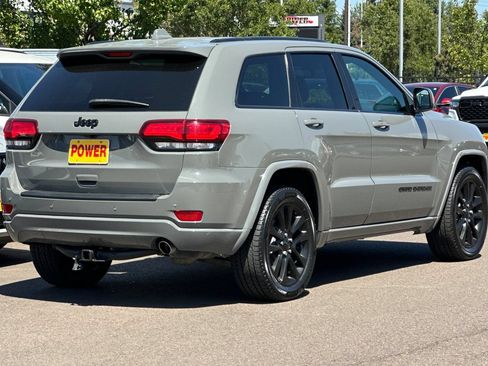 Used 2020 Jeep Grand Cherokee Altitude RWD image 4