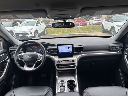 Used 2024 Ford Explorer XLT w/ Equipment Group 202A image 35