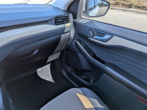 Used 2022 Ford Escape Titanium w/ Titanium Premium Package image 22