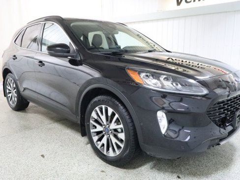 Used 2020 Ford Escape Titanium image 5