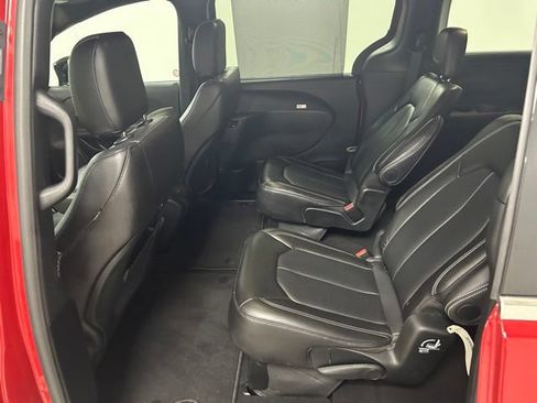 Used 2025 Chrysler Pacifica Select FWD image 15