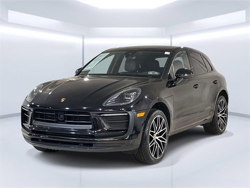 Used 2024 Porsche Macan image 1