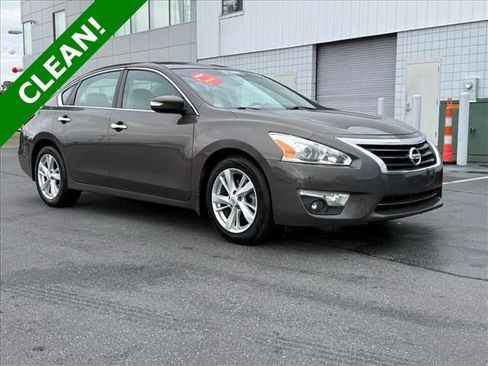 Used 2015 Nissan Altima 2.5 SV w/ Convenience Package image 1
