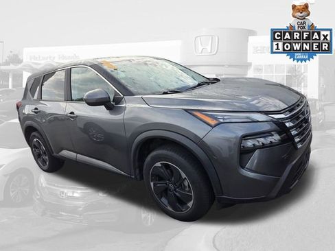 Used 2024 Nissan Rogue SV image 2