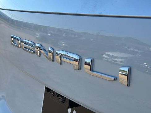 New 2026 GMC Yukon XL Denali w/ Denali Reserve Package AWD/4WD image 8
